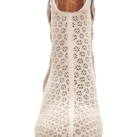 ⛔SOLD!!Frye&Co Maley Perforated Bootie Women - Picture 4 of 11